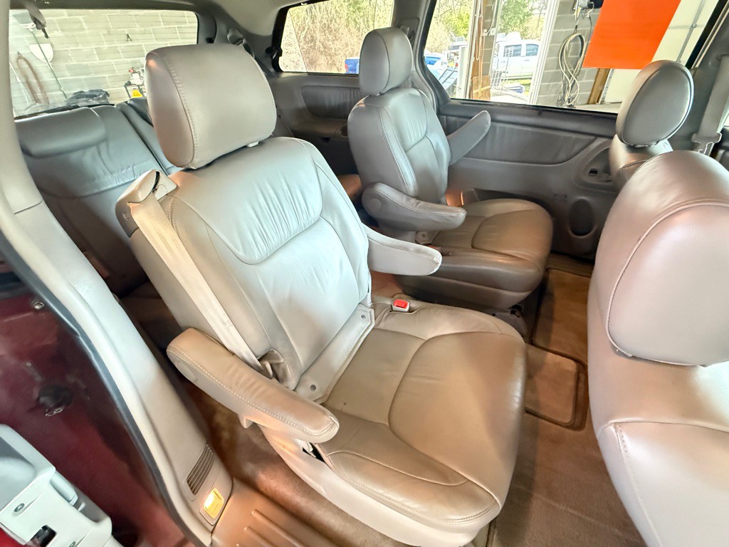 2008 Toyota Sienna Image 16