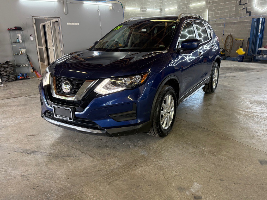 2018 Nissan Rogue Image 1