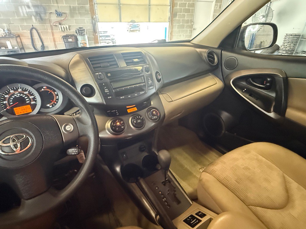 2011 Toyota Rav4 Image 10