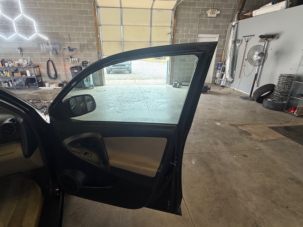 2011 Toyota Rav4 Image 22