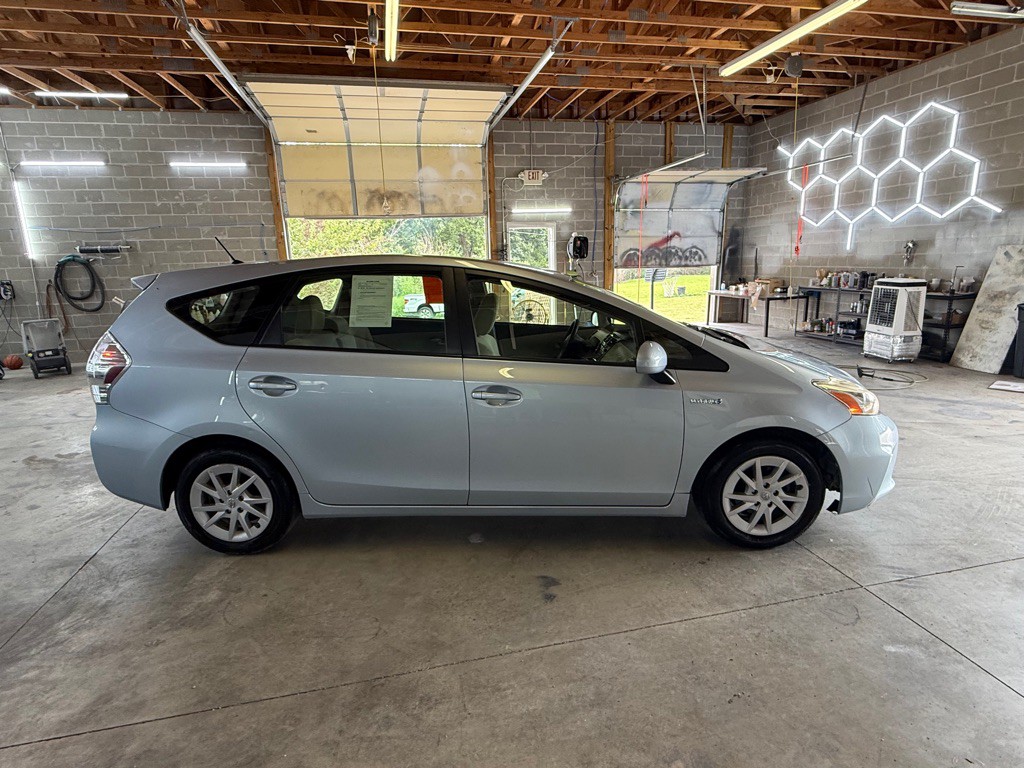 2012 Toyota Prius Image 4