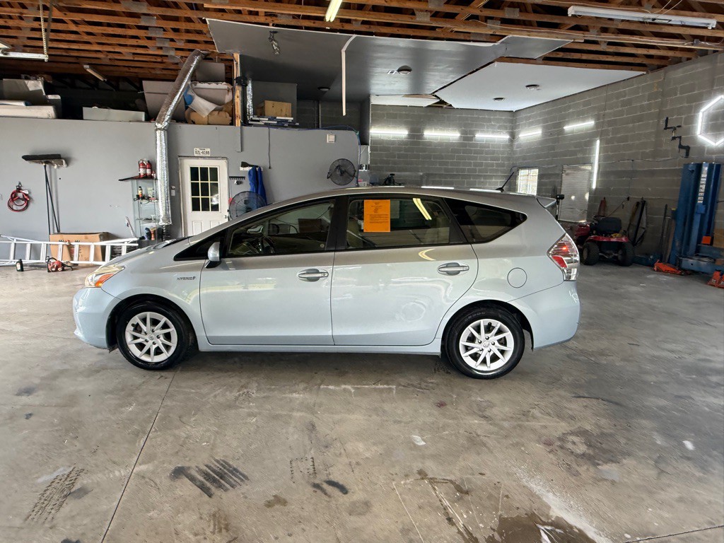 2012 Toyota Prius Image 8