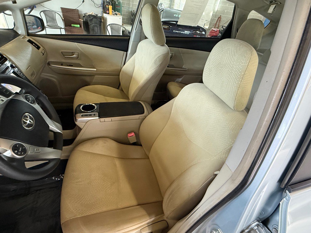 2012 Toyota Prius Image 12