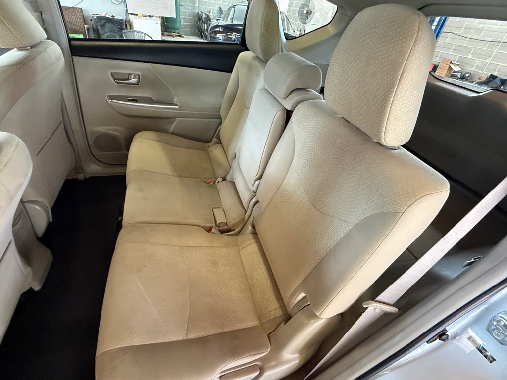 2012 Toyota Prius Image 14