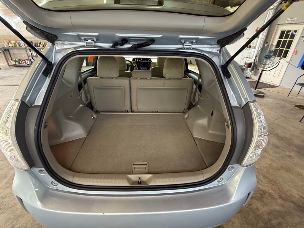 2012 Toyota Prius Image 16