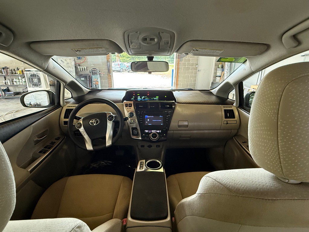 2012 Toyota Prius Image 17