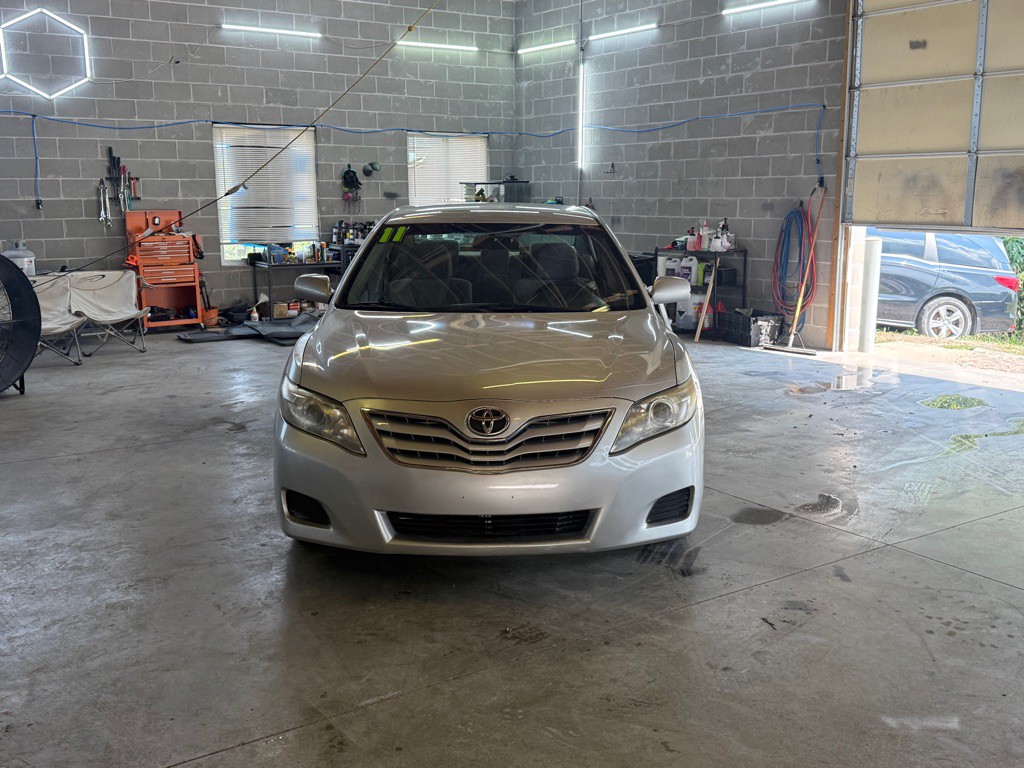 2011 Toyota Camry Image 2