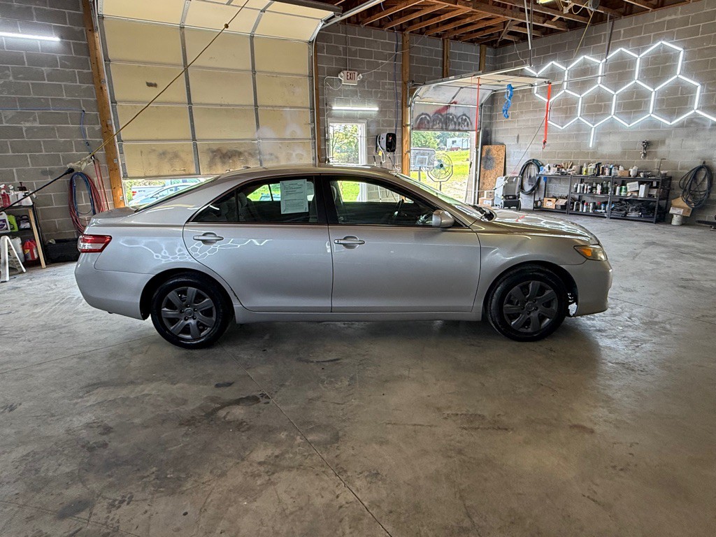 2011 Toyota Camry Image 4
