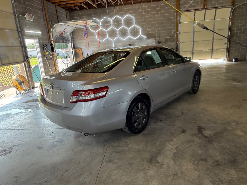 2011 Toyota Camry Image 5
