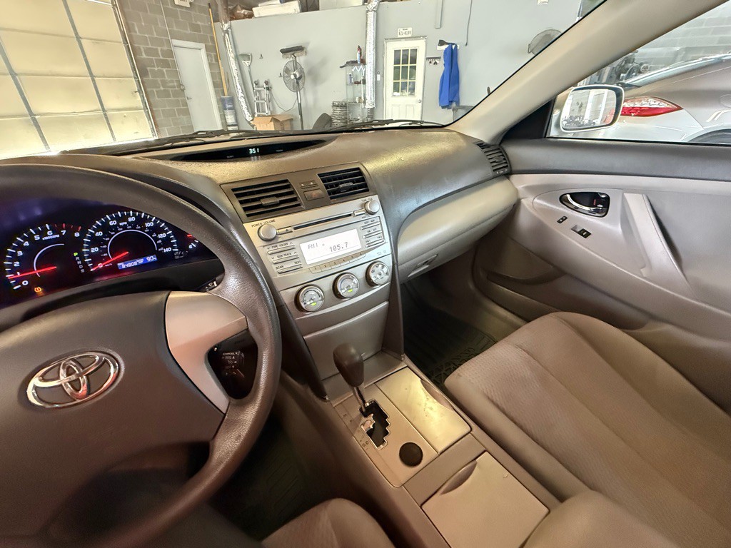 2011 Toyota Camry Image 10