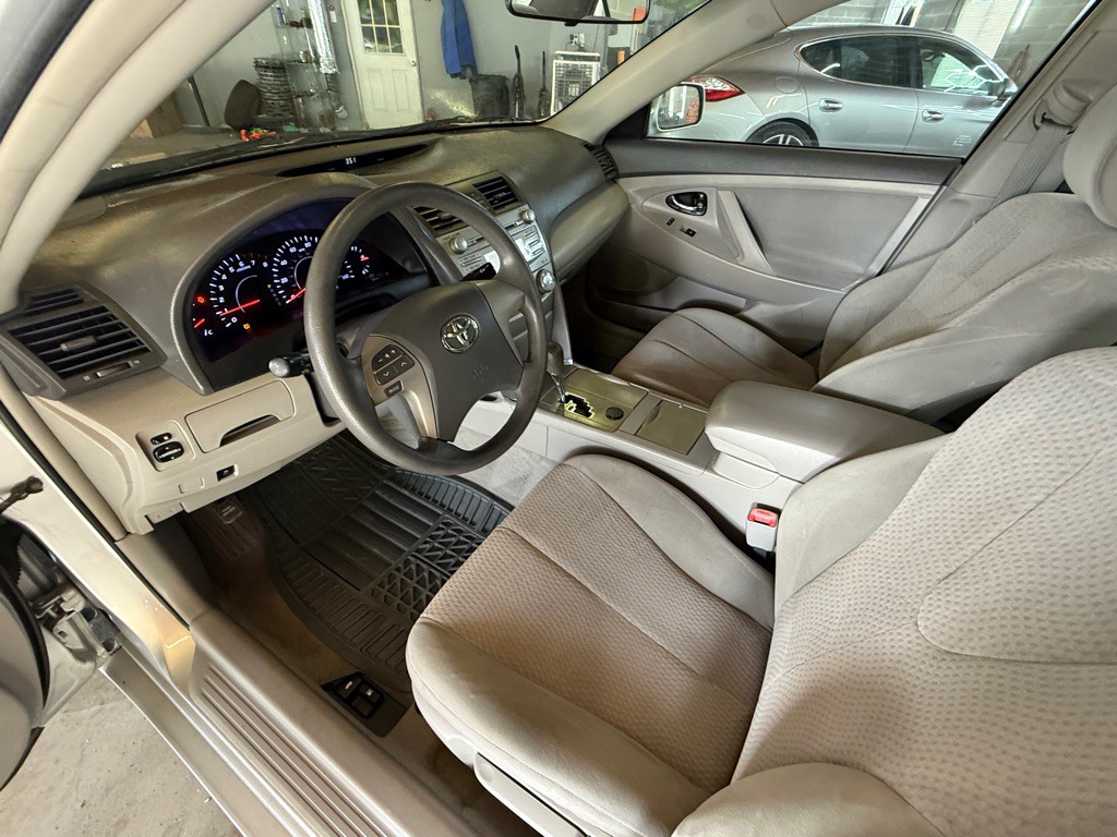 2011 Toyota Camry Image 12