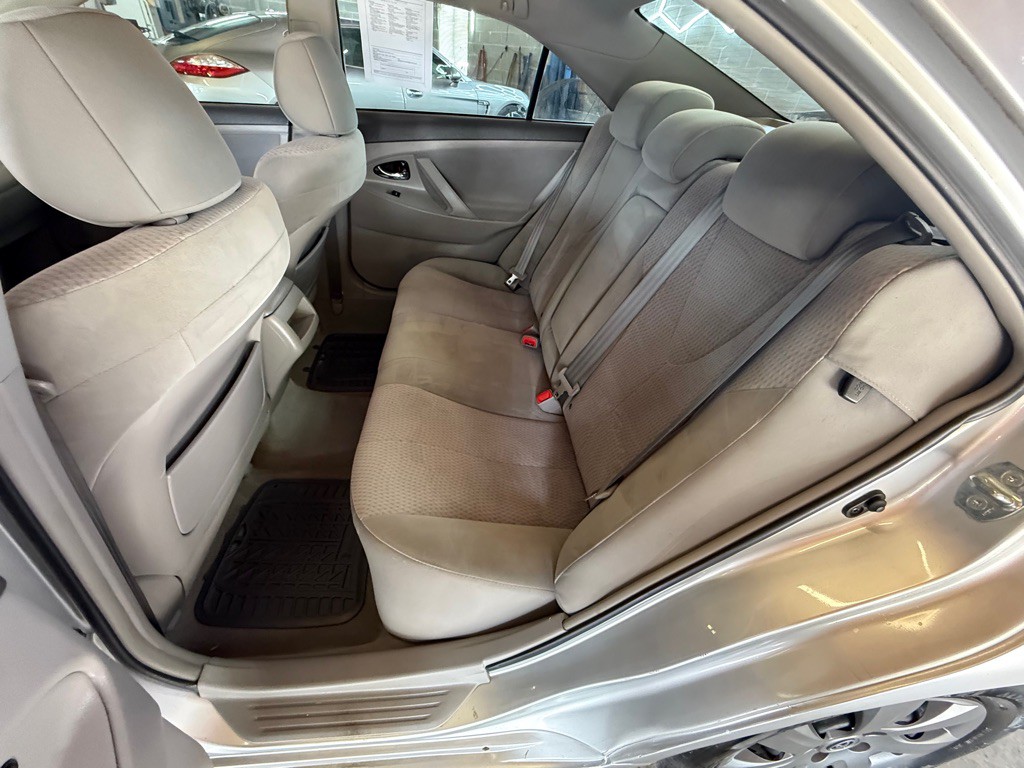 2011 Toyota Camry Image 14