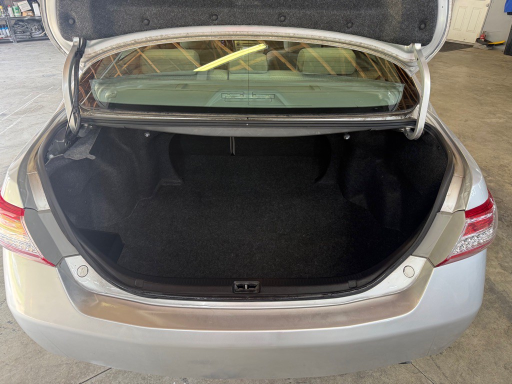 2011 Toyota Camry Image 16