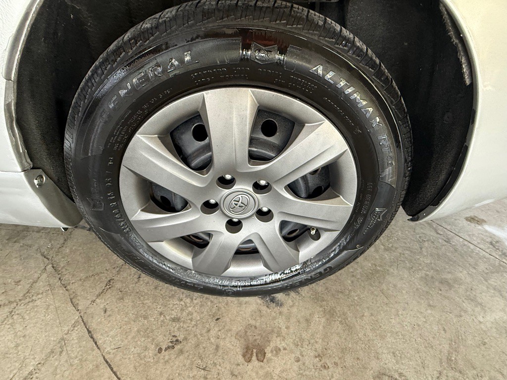 2011 Toyota Camry Image 28