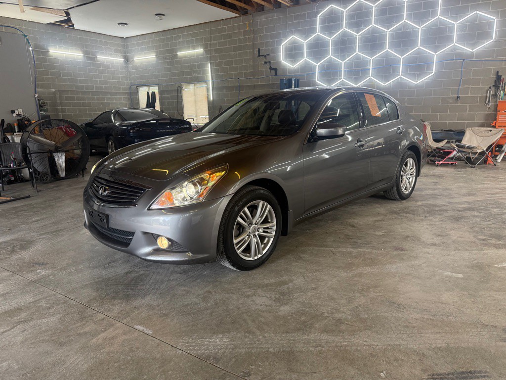 2011 INFINITI G25 Image 1