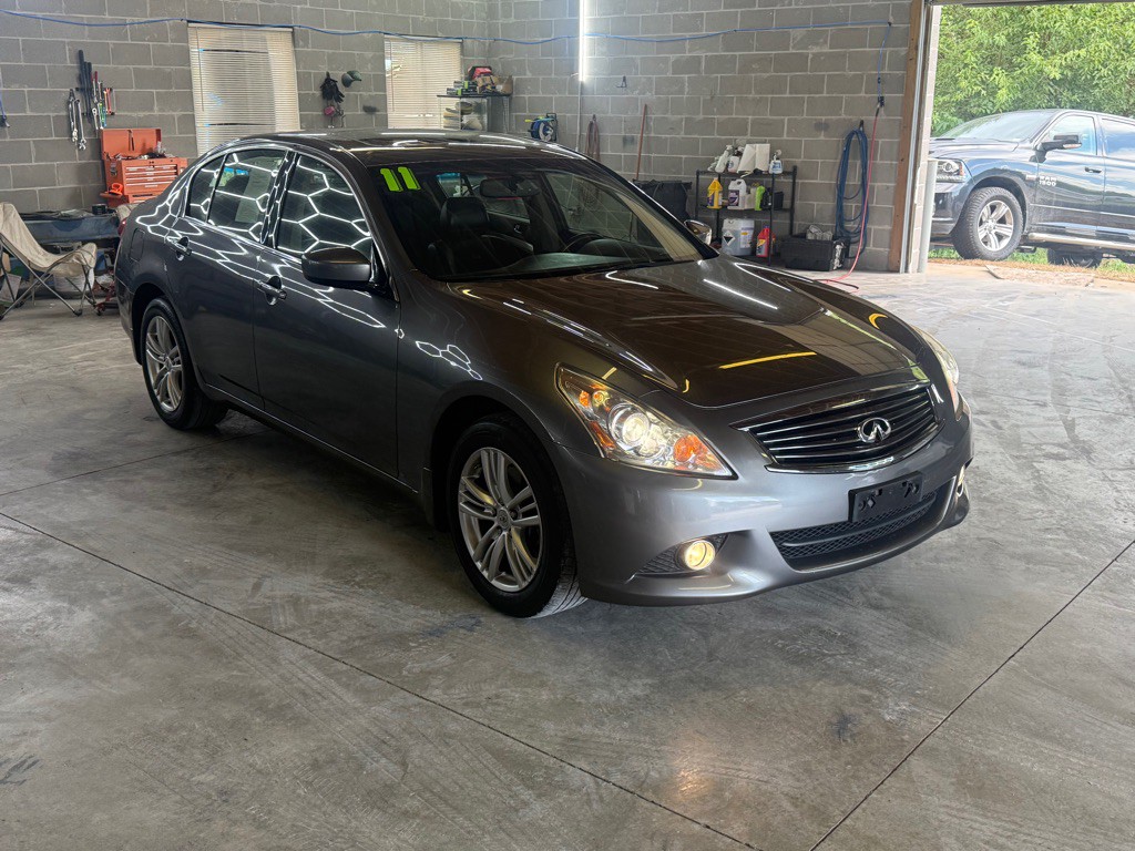 2011 INFINITI G25 Image 3