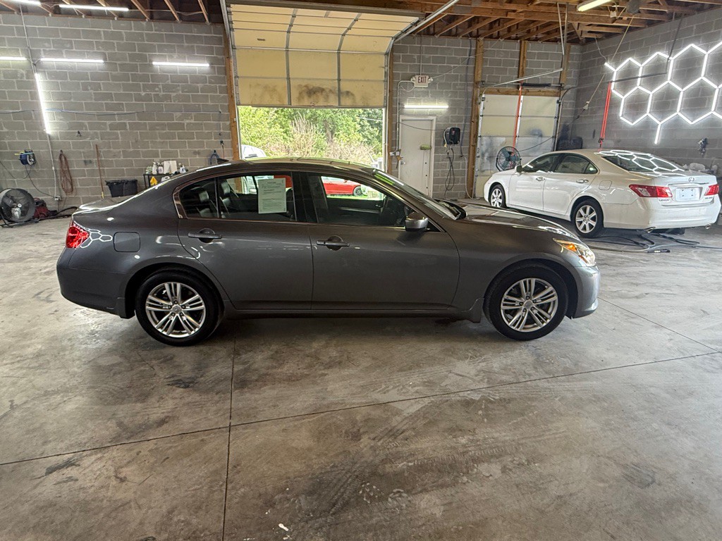 2011 INFINITI G25 Image 4