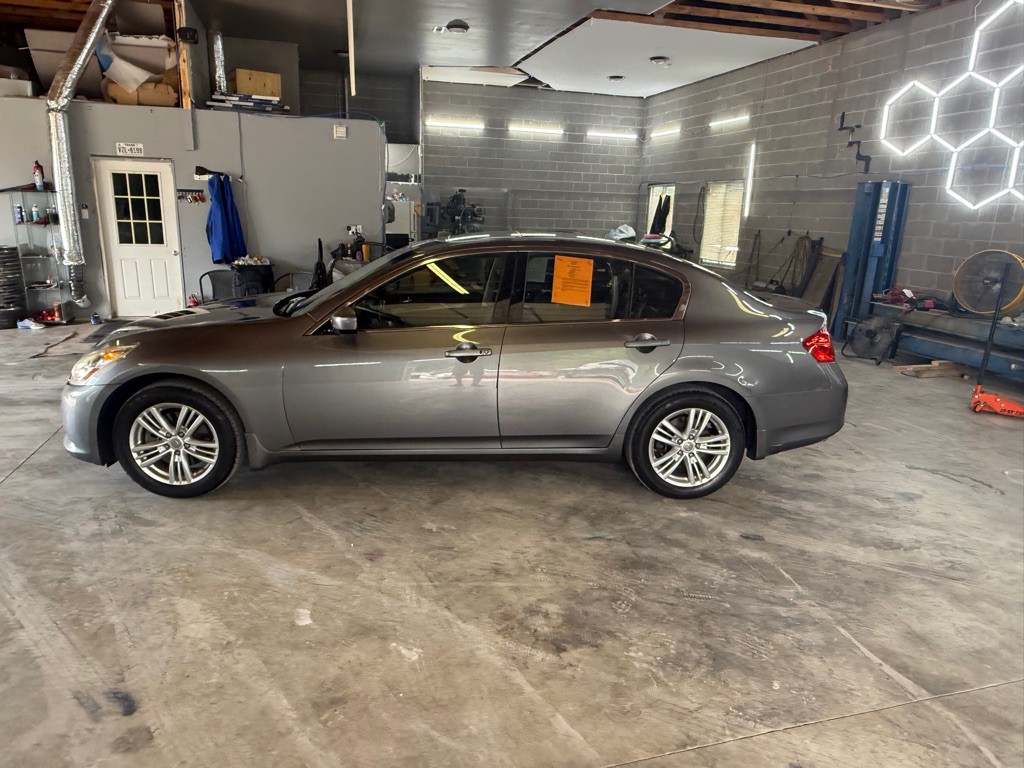 2011 INFINITI G25 Image 8