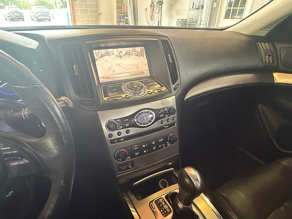 2011 INFINITI G25 Image 10
