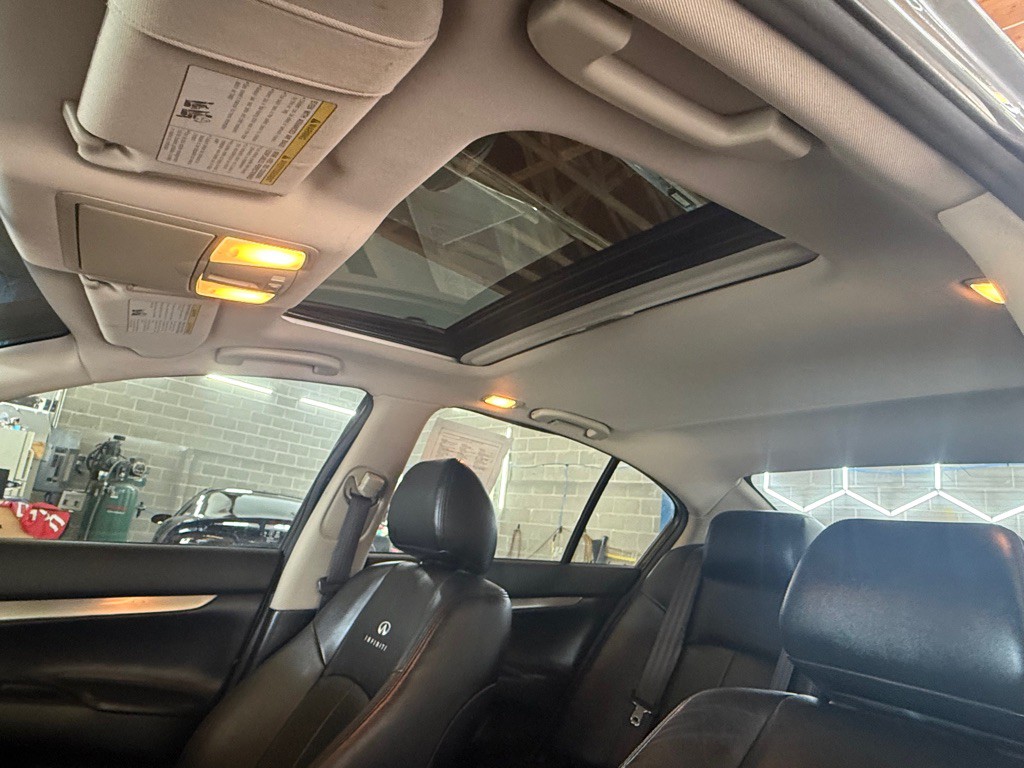 2011 INFINITI G25 Image 11
