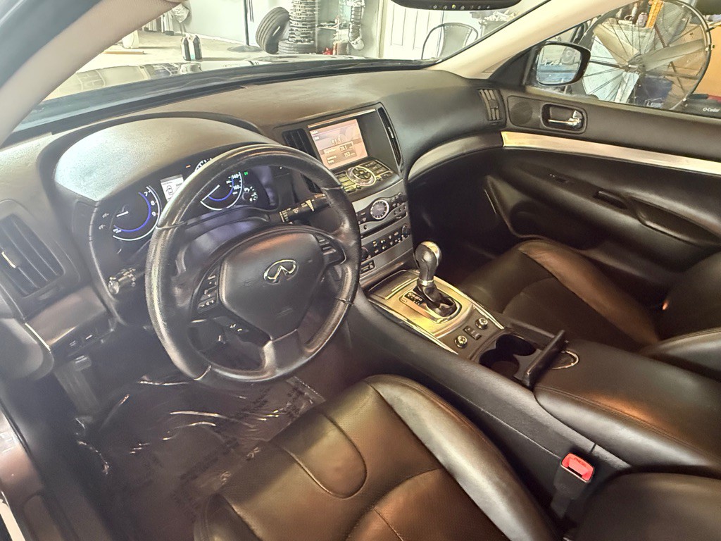 2011 INFINITI G25 Image 12