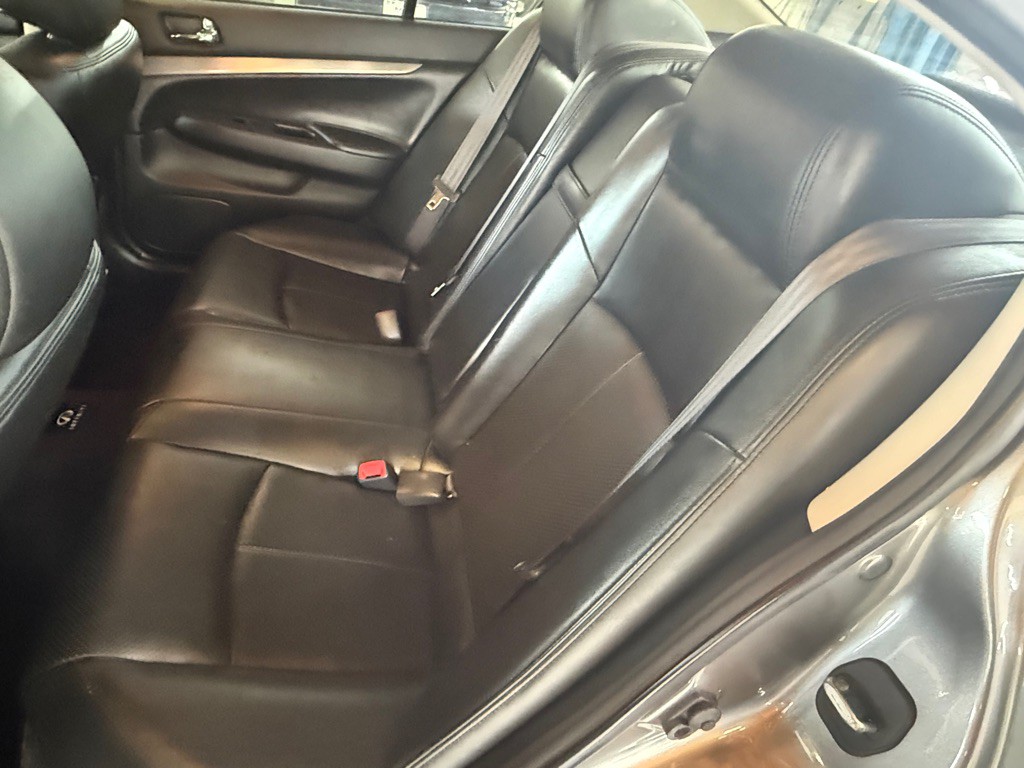 2011 INFINITI G25 Image 14