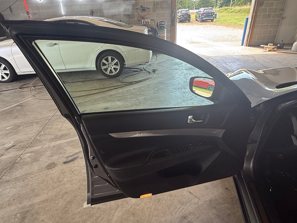 2011 INFINITI G25 Image 15
