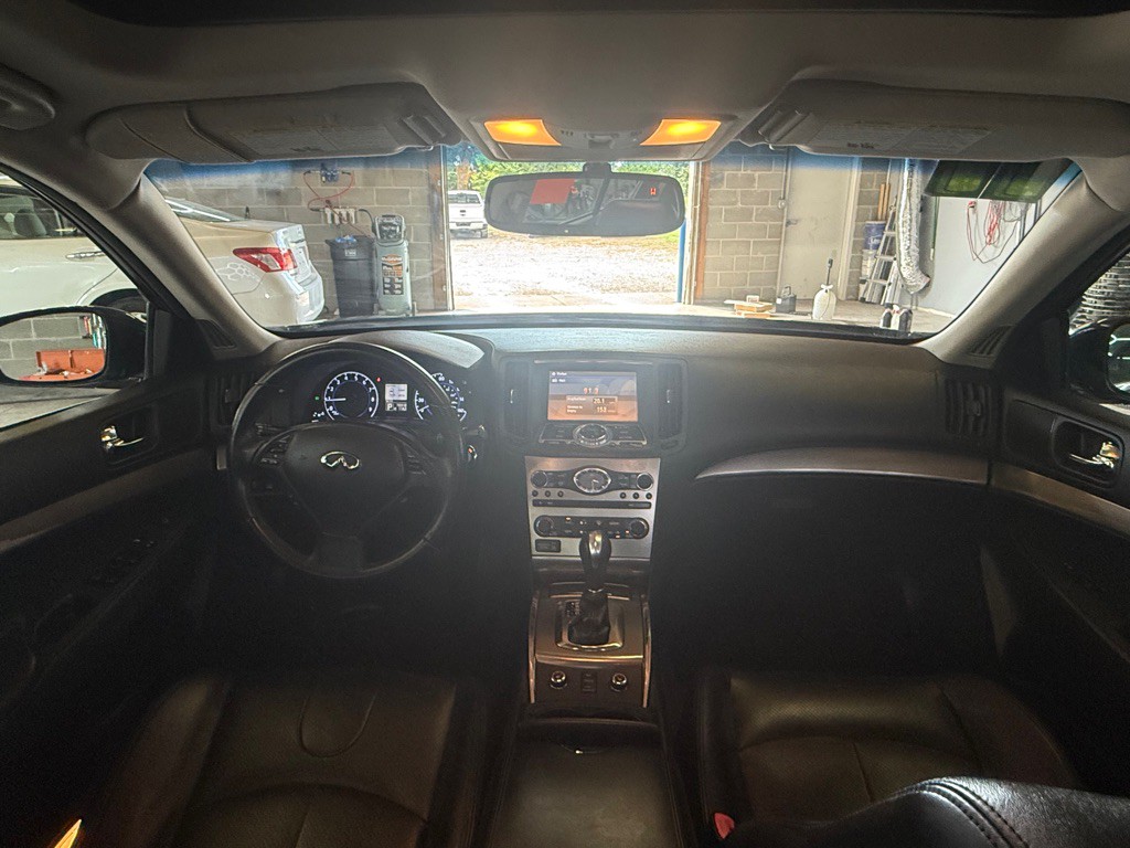 2011 INFINITI G25 Image 18