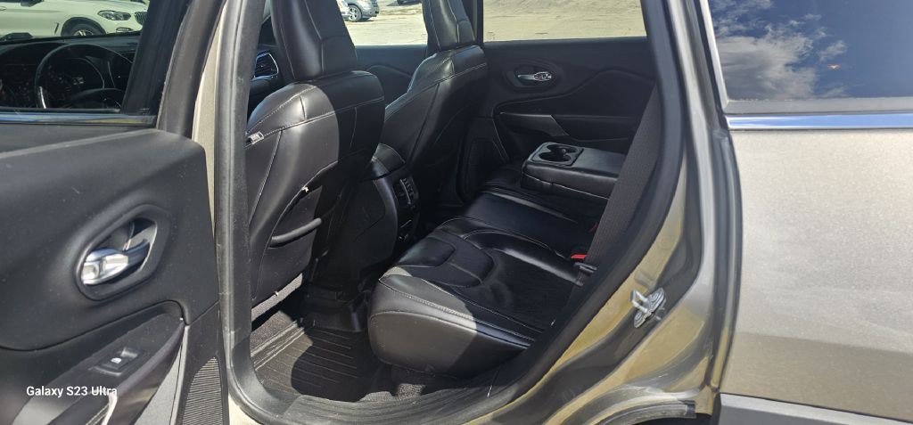 2019 Jeep Cherokee Image 3
