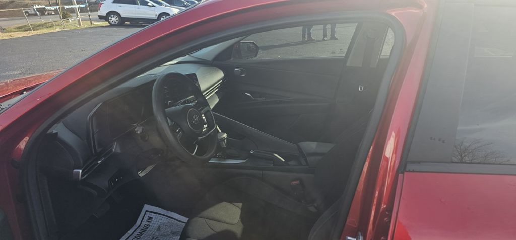 2022 Hyundai Elantra Image 5