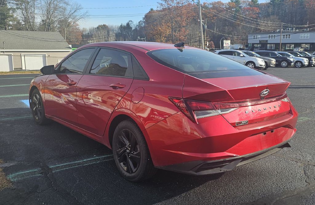 2022 Hyundai Elantra Image 3