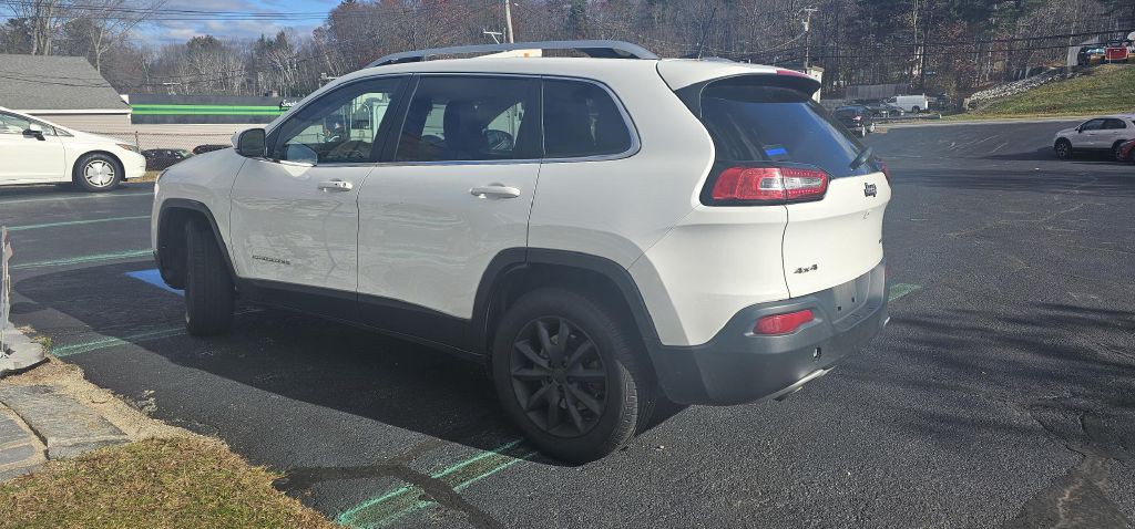 2017 Jeep Cherokee Image 2