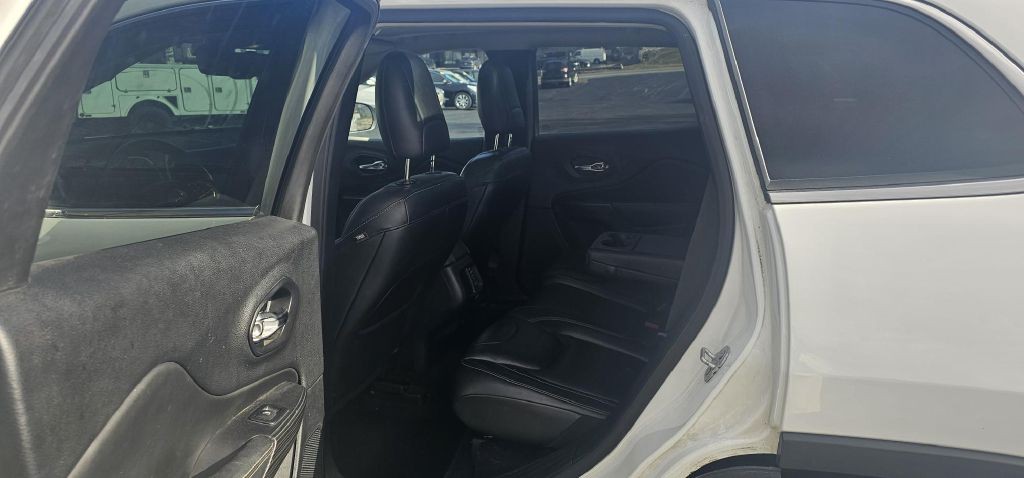 2017 Jeep Cherokee Image 5