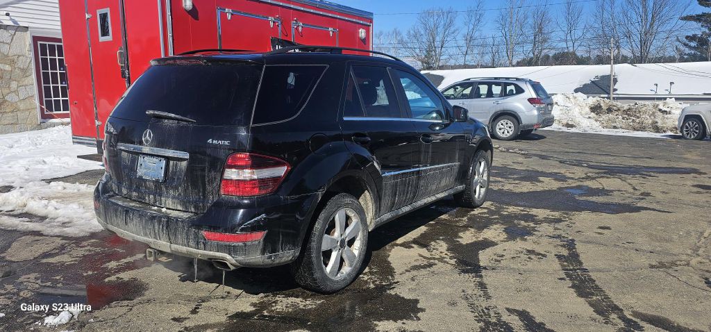 2011 Mercedes-Benz M-Class Image 2