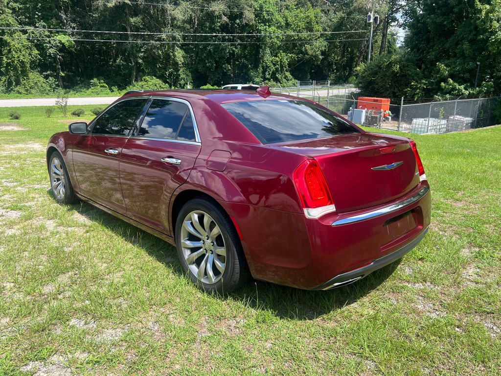2019 Chrysler 300 Image 3