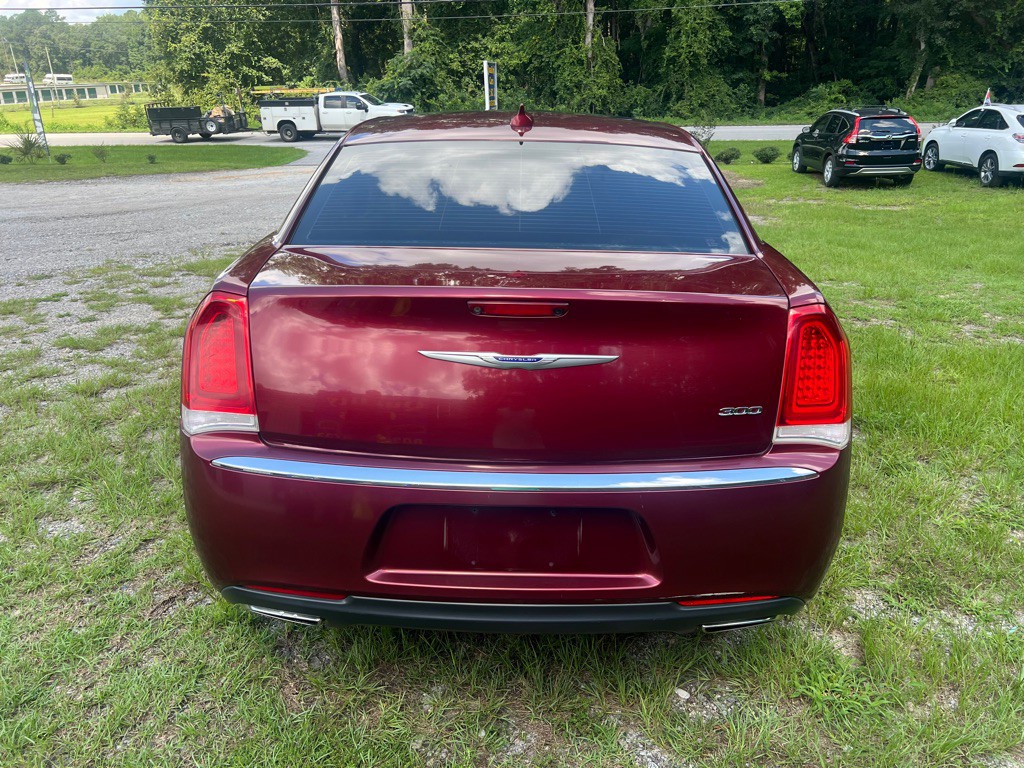 2019 Chrysler 300 Image 4
