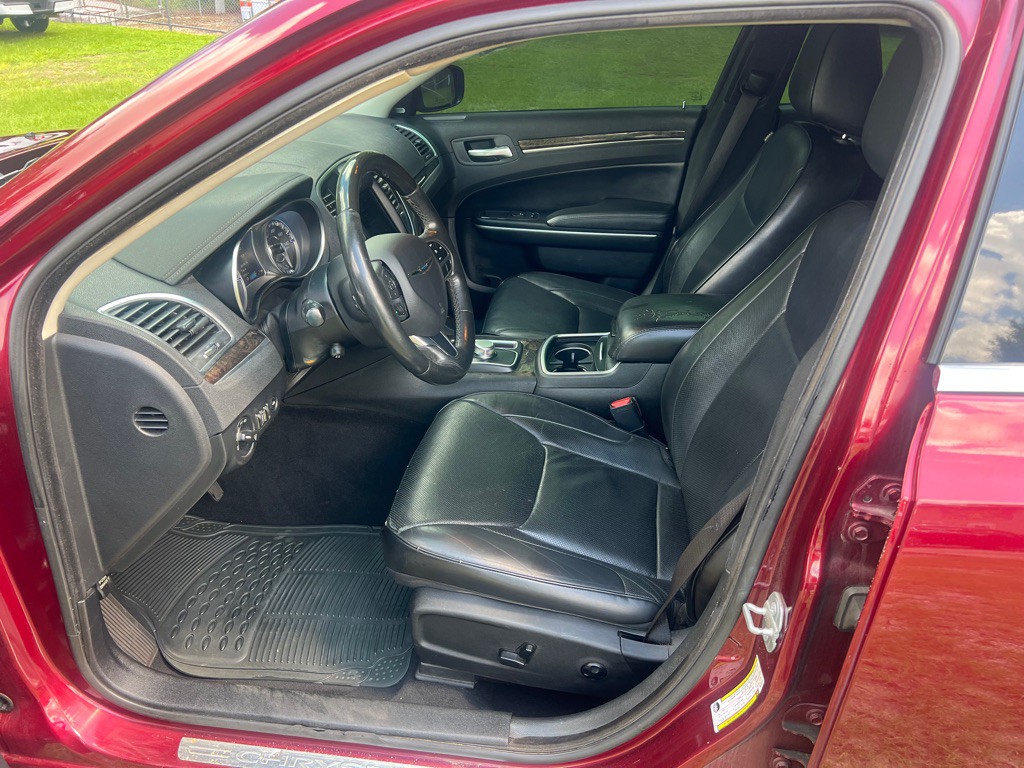 2019 Chrysler 300 Image 9