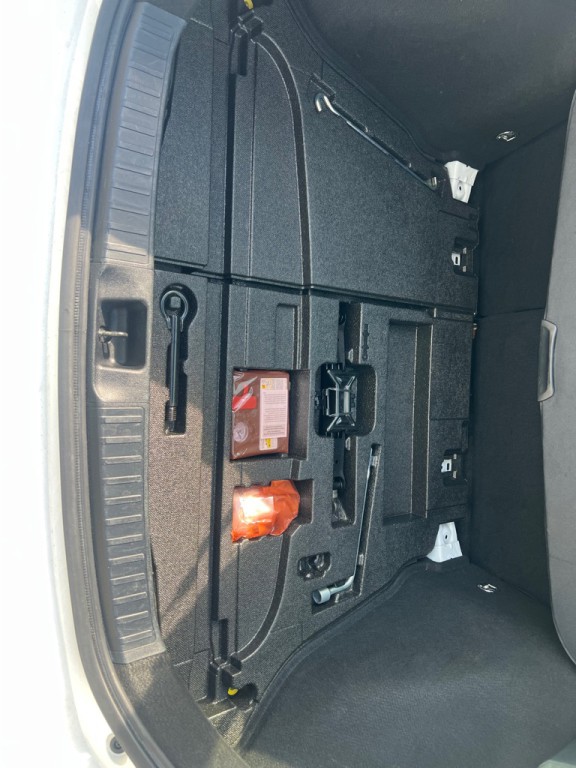 2019 Toyota Prius Image 18
