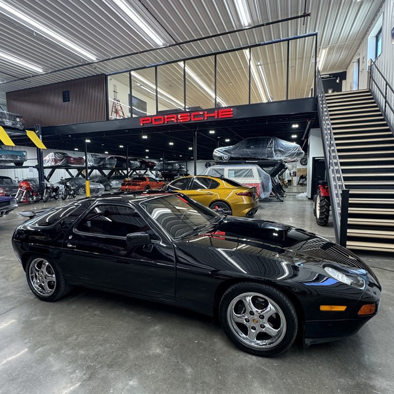 1987 Porsche 928 Image 1