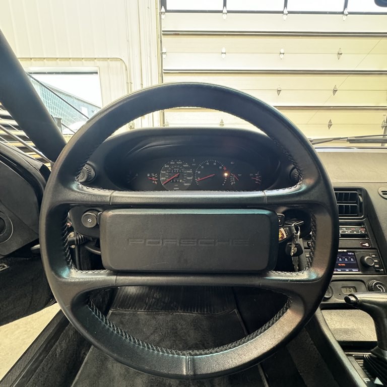 1987 Porsche 928 Image 7