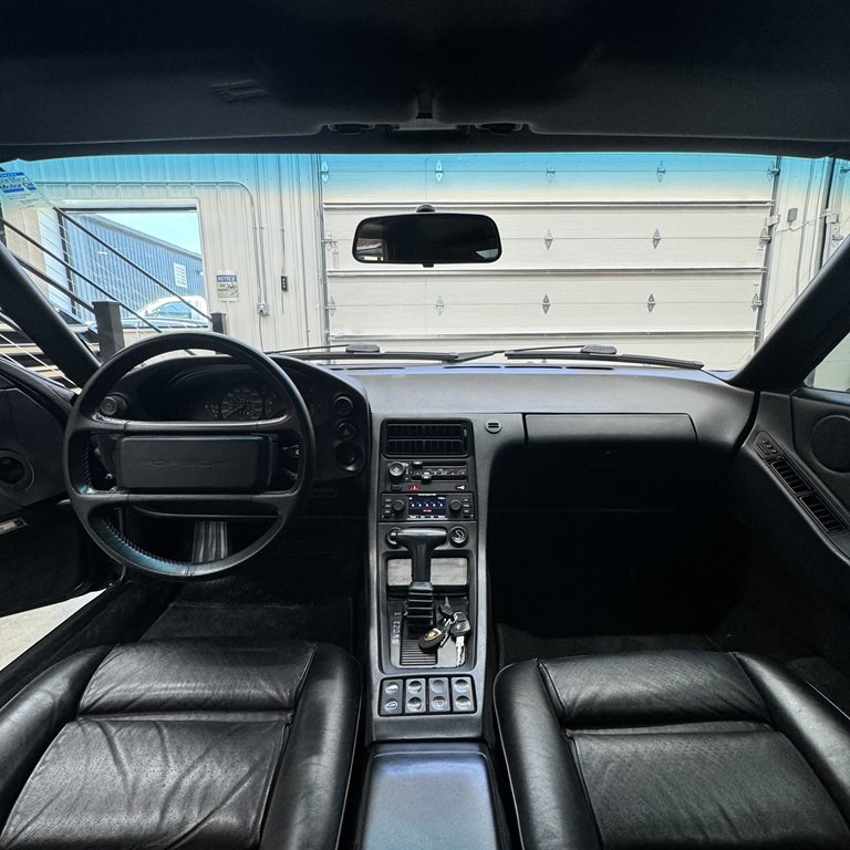 1987 Porsche 928 Image 8