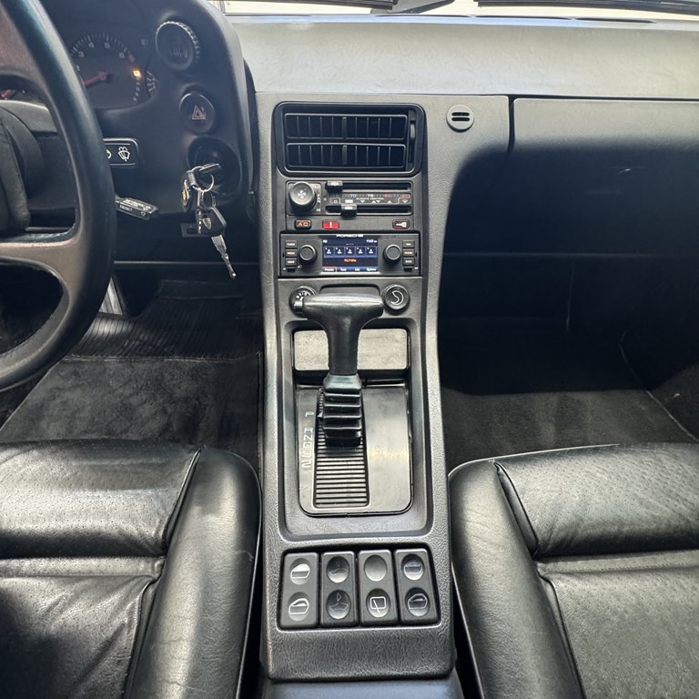 1987 Porsche 928 Image 9