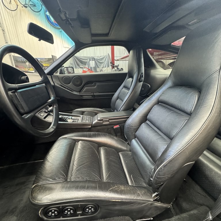 1987 Porsche 928 Image 12