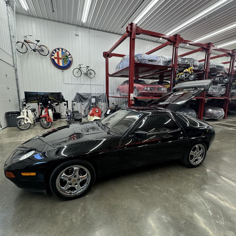 1987 Porsche 928 Image 17