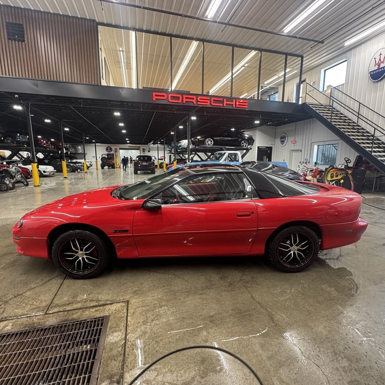 1998 Chevrolet Camaro Image 1