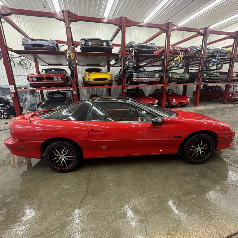 1998 Chevrolet Camaro Image 2