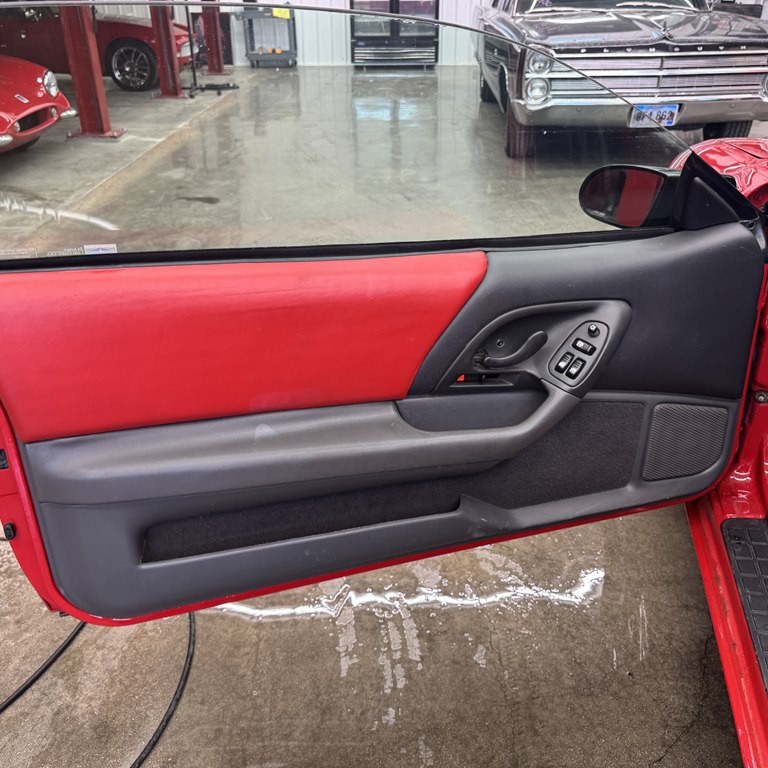 1998 Chevrolet Camaro Image 20