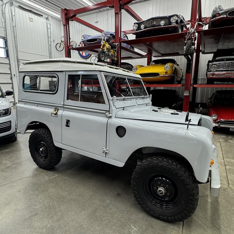 1976 Land Rover Defender Image 2