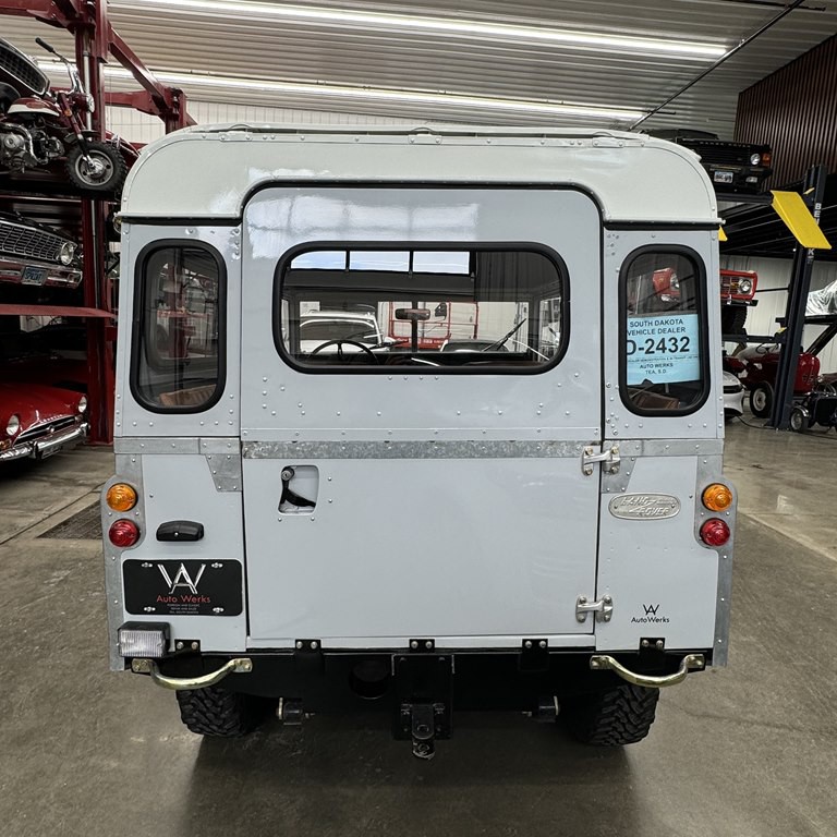 1976 Land Rover Defender Image 4