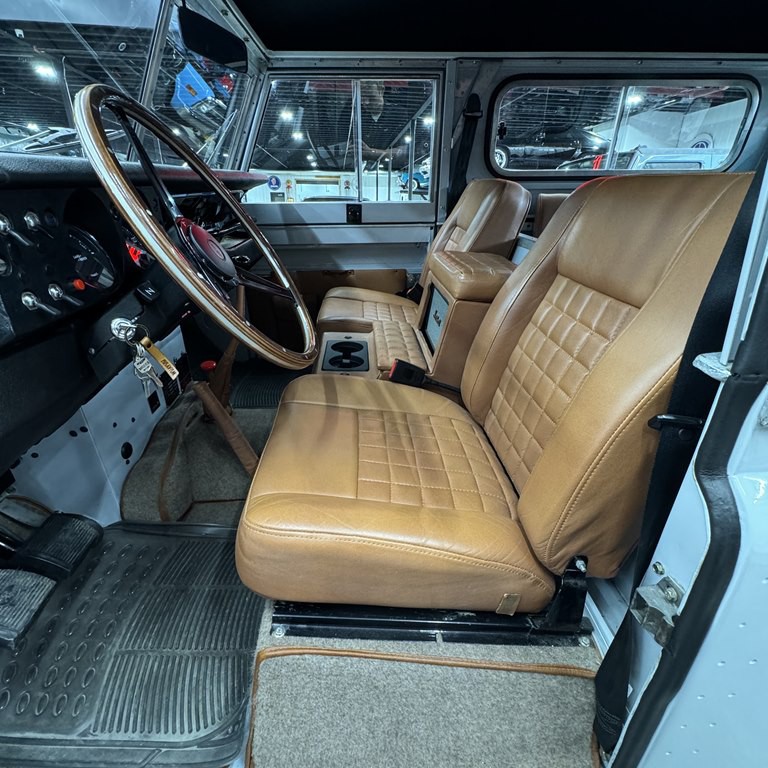 1976 Land Rover Defender Image 5